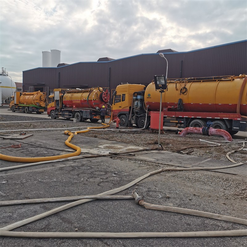 美兰污水池清理