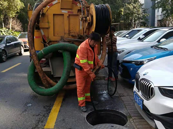 美兰排污管道清淤